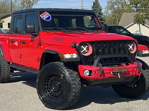 Used 2021 Jeep Gladiator Willys image 2