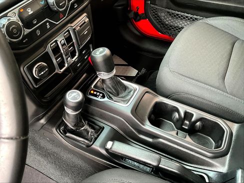 Used 2022 Jeep Wrangler Unlimited Sport AWD/4WD image 18