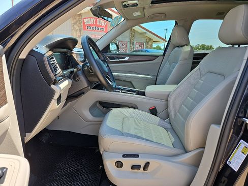 Used 2025 Volkswagen Atlas SEL image 8