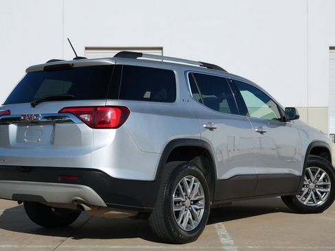 Used 2017 GMC Acadia SLE FWD image 3
