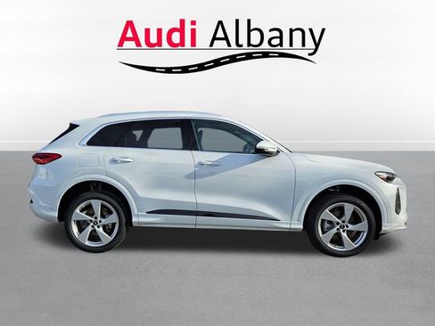New 2025 Audi Q5 Premium Plus AWD/4WD image 3