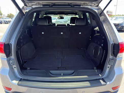 Used 2020 Jeep Grand Cherokee Laredo w/ Laredo X Package RWD image 8