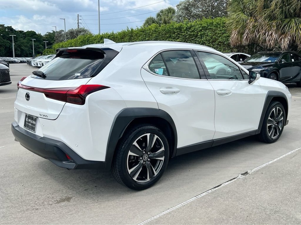 Used 2019 Lexus UX 200 w/ Premium Package FWD image 7