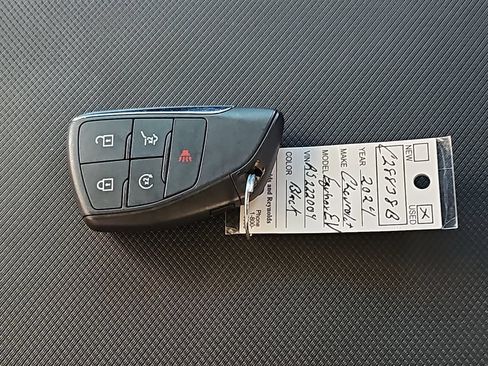Used 2024 Chevrolet Equinox EV RS FWD image 39
