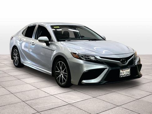 Used 2023 Toyota Camry SE FWD image 2