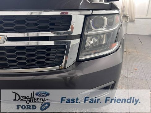 Used 2017 Chevrolet Suburban LT image 12