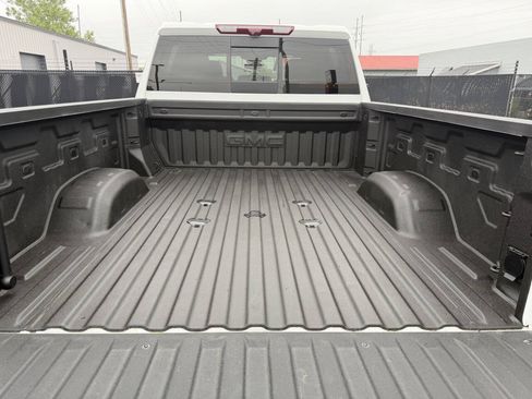 Used 2025 GMC Sierra 3500 AT4 w/ AT4 Premium Plus Package AWD/4WD image 10