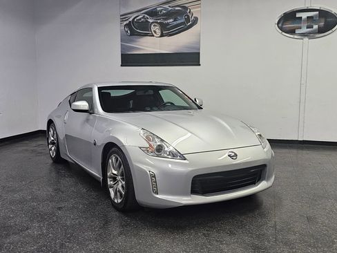 Used 2014 Nissan 370Z Coupe image 2