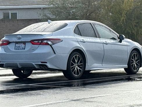 Used 2022 Toyota Camry SE image 5