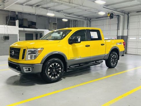 Used 2018 Nissan Titan PRO-4X w/ Pro-4x Convenience Package image 13