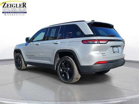Certified 2023 Jeep Grand Cherokee Altitude image 7