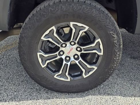 Used 2025 GMC Canyon AT4 w/ Technology Plus Package image 11