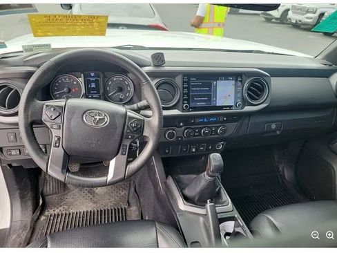 Used 2021 Toyota Tacoma TRD Off-Road w/ TRD Premium Off Road Package image 3