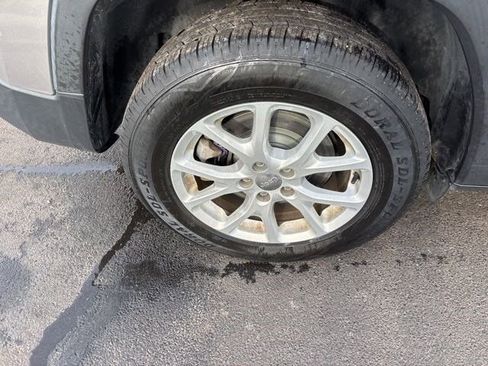 Used 2018 Jeep Cherokee Latitude w/ Cold Weather Group image 42