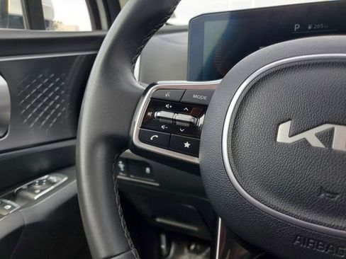 Used 2024 Kia Sorento S image 13