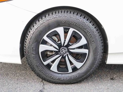 Used 2017 Toyota Prius Prime Advanced image 12