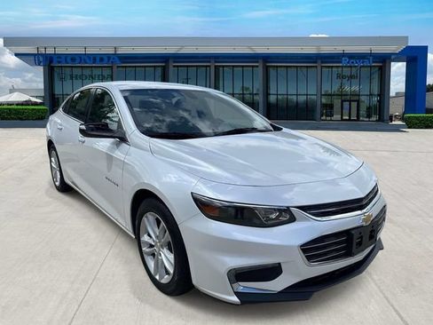 Used 2017 Chevrolet Malibu LT FWD image 1