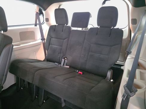 Used 2016 Dodge Grand Caravan SE image 34