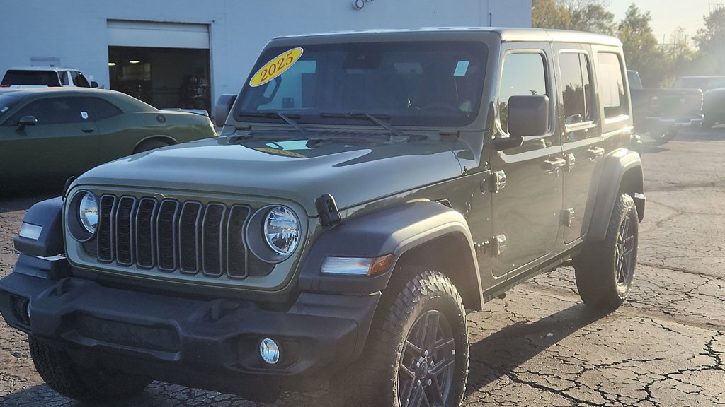 Used 2025 Jeep Wrangler Unlimited Sport AWD/4WD image 3