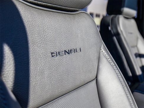 Used 2026 GMC Yukon XL Denali w/ Sun & Power Step Package image 19