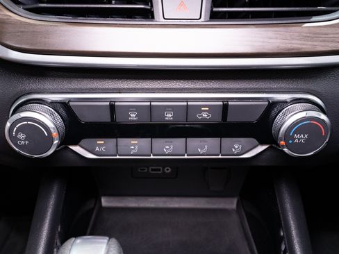 Used 2024 Nissan Altima 2.5 SV FWD image 19