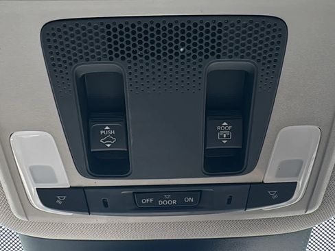Used 2025 Honda Pilot Elite image 25