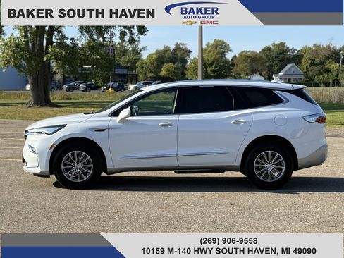 Used 2024 Buick Enclave Premium image 3