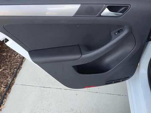 Used 2016 Volkswagen Jetta SE FWD image 26