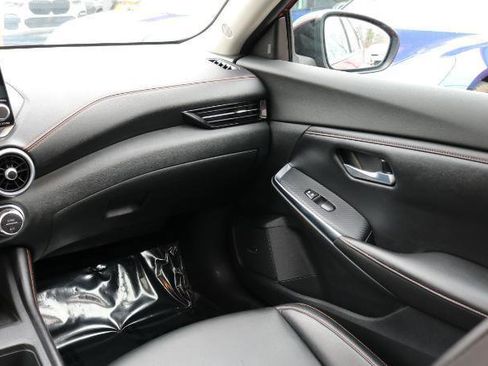 Used 2021 Nissan Sentra SR w/ SR Premium Package image 18