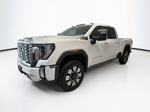 Used 2025 GMC Sierra 3500 Denali w/ Denali Reserve Package AWD/4WD image 3