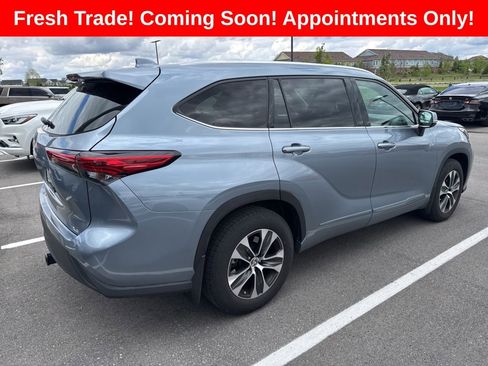 Used 2020 Toyota Highlander XLE FWD image 2