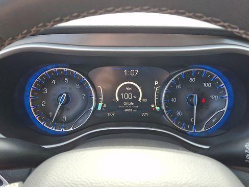 Used 2024 Chrysler Pacifica Touring-L FWD image 18
