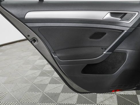 Used 2016 Volkswagen e-Golf SE w/ DC Fast Charging Package FWD image 35