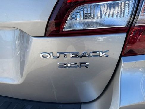 Used 2017 Subaru Outback 3.6R Limited image 23