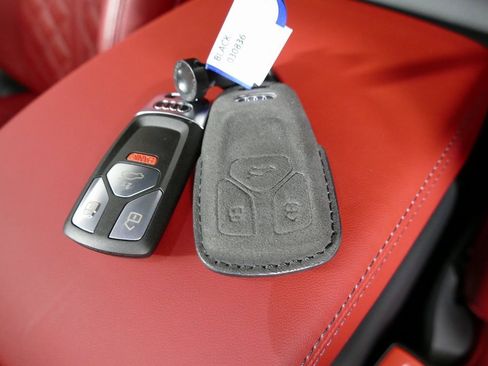 Used 2025 Audi SQ5 Premium Plus image 13