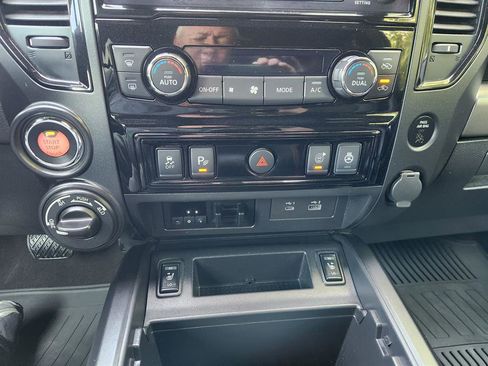 Used 2020 Nissan Titan PRO-4X w/ Pro-4x Convenience Package image 33