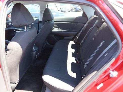 Used 2025 Hyundai Elantra SEL FWD image 10