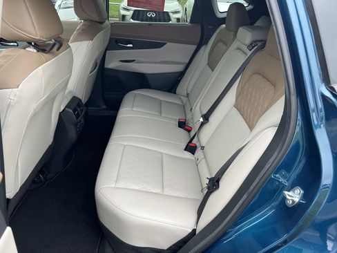 Certified 2025 Nissan Murano Platinum w/ Cargo Package image 27