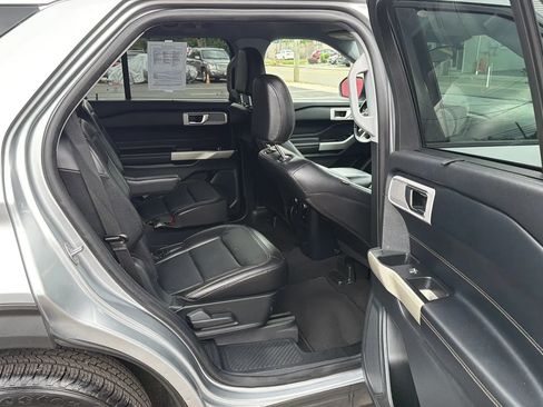Used 2021 Ford Explorer Limited w/ Equipment Group 301A AWD/4WD image 26