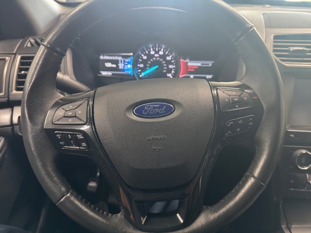 Used 2018 Ford Explorer XLT w/ Equipment Group 202A AWD/4WD image 19