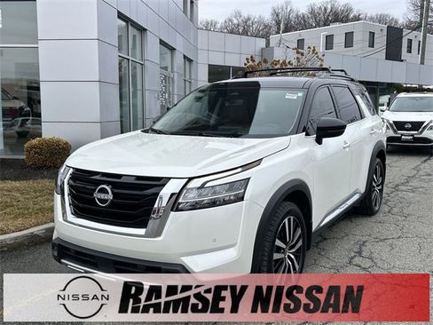 Used 2023 Nissan Pathfinder Platinum image 1
