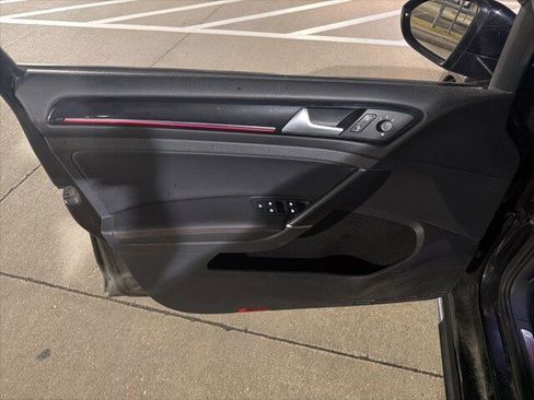 Used 2016 Volkswagen GTI SE image 11