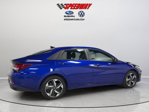 Used 2023 Hyundai Elantra SEL w/ Convenience Package FWD image 5