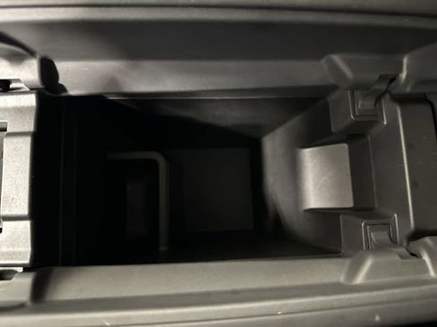 Used 2022 Nissan Rogue S image 34