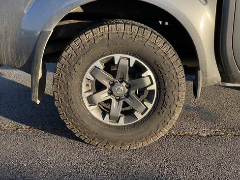 Used 2019 Nissan Frontier PRO-4X image 9