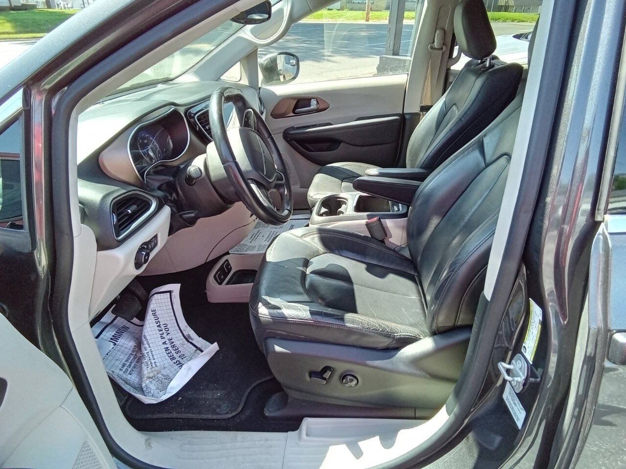 Used 2017 Chrysler Pacifica Touring-L Plus FWD image 13