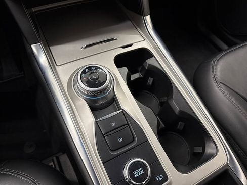 Used 2022 Ford Explorer XLT w/ Equipment Group 202A image 23