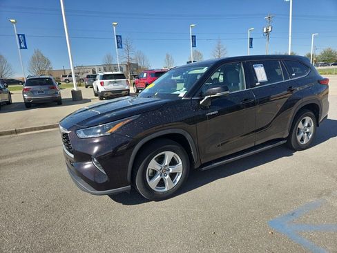 Used 2021 Toyota Highlander LE image 6