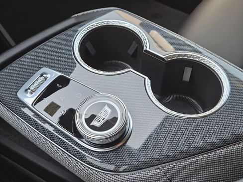 New 2025 Cadillac Optiq Luxury 1 image 19