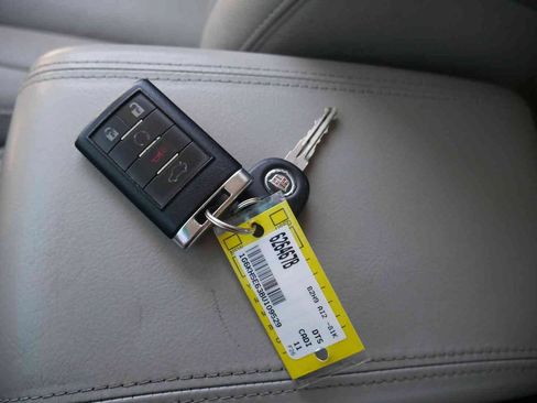Used 2011 Cadillac DTS Premium FWD image 27